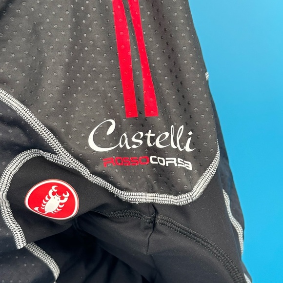 Black and White Athletic Cycling Shorts with Compression Fit - Picture 3 of 10